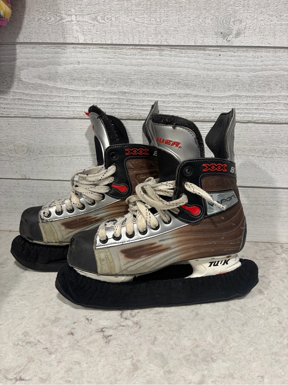 Bauer Vapor XXX Senior Hockey Skates Size 8.5 w/ Skate Guards